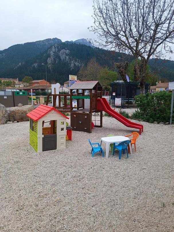Camping Les Lavandes, กาสเตลลาน ภายนอก รูปภาพ